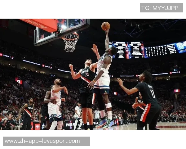 文班低位强攻遭布克防守犯规本场第4次犯规引发争议