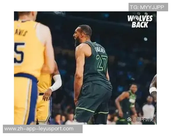 爱德华兹巧妙突破包夹精准传球助攻戈贝尔精彩扣篮得分