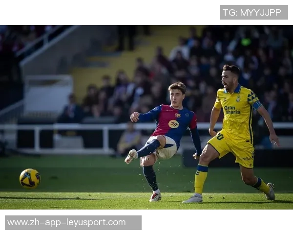 巴萨高层称阿尔瓦雷斯为顶级前锋并表示球队有意签约